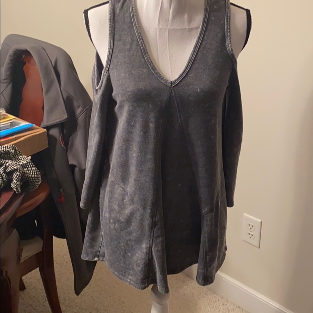 True craft cold shoulder top